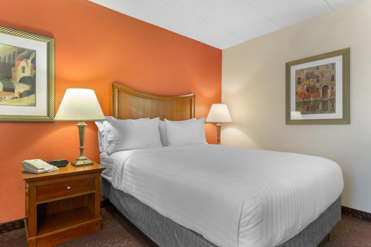 Holiday Inn Express Chicago-Downers Grove By Ihg Eksteriør billede