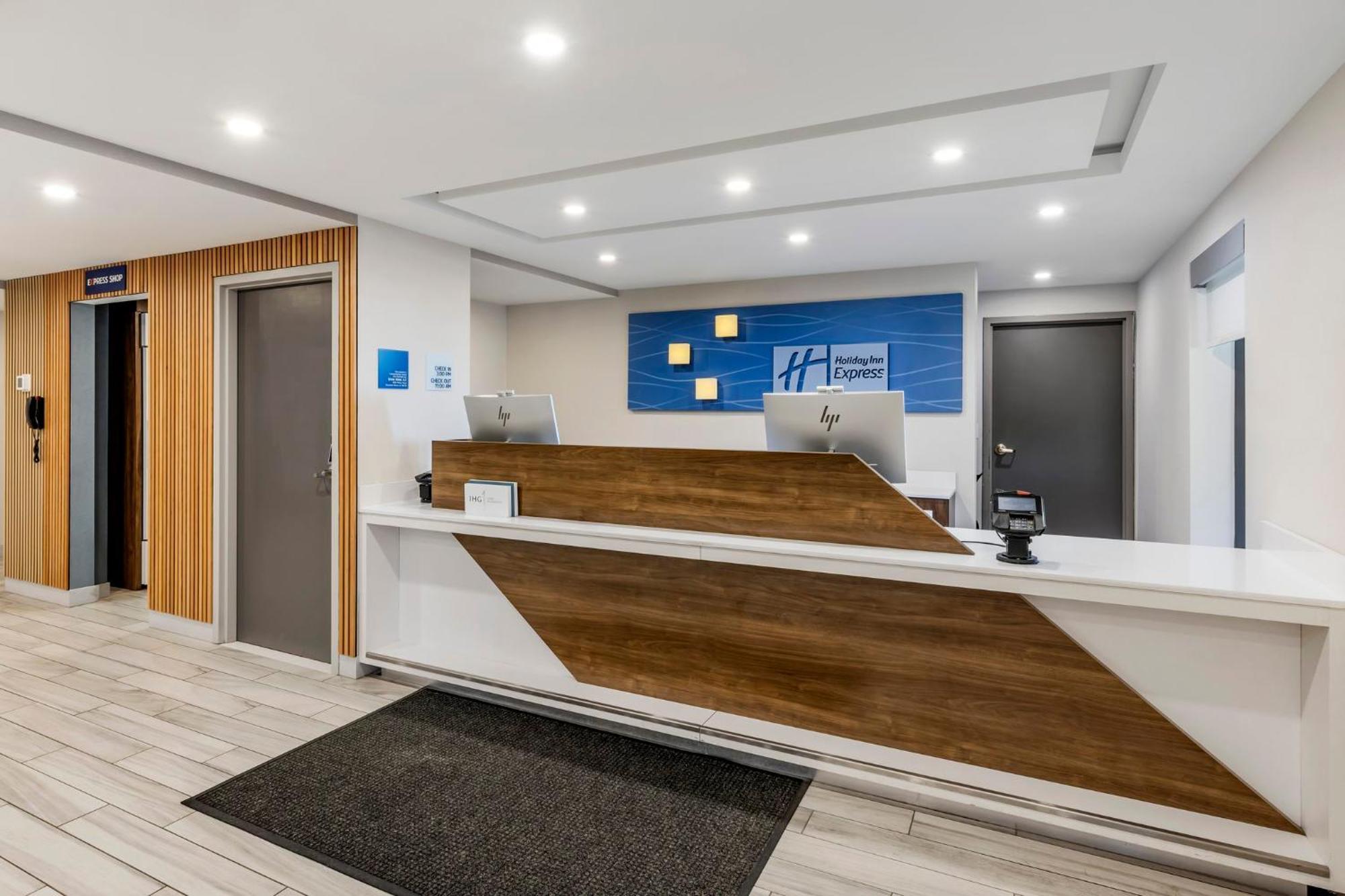 Holiday Inn Express Chicago-Downers Grove By Ihg Eksteriør billede