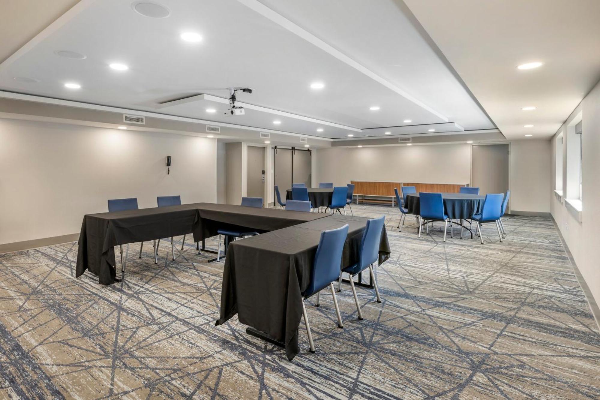 Holiday Inn Express Chicago-Downers Grove By Ihg Eksteriør billede